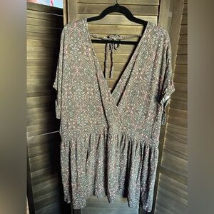 Torrid super soft printed top with bow in the back